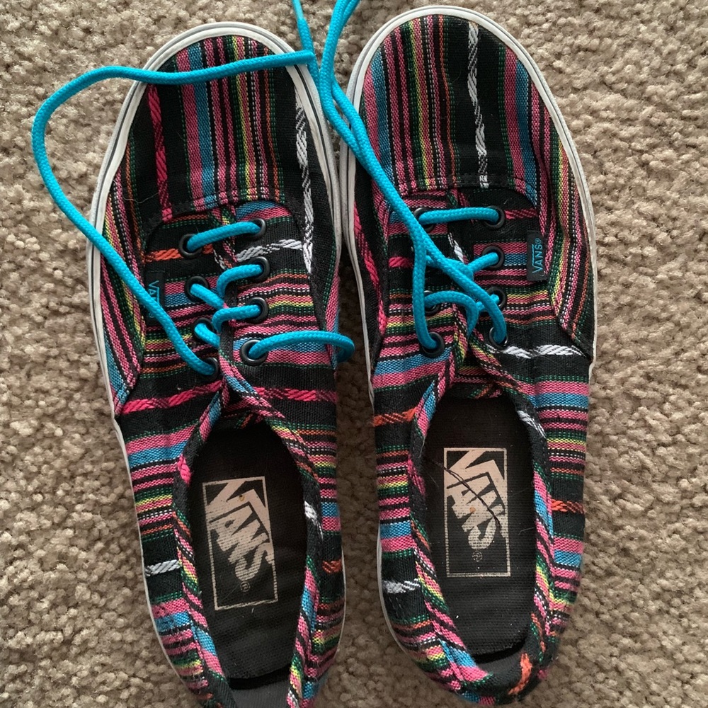 Women’s tribal VANS size 7